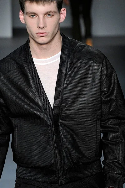 Look 25